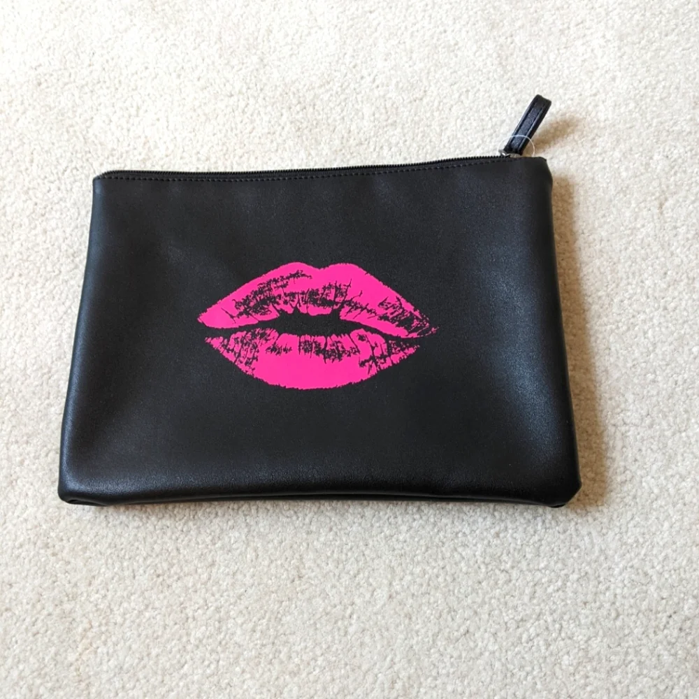 Bloomingdale's large black with hot pink lips faux leather cosmetic bag NWT